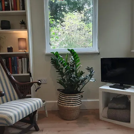 Tranquil Wood Cabin Set In A Beautiful Orchard Holiday home *